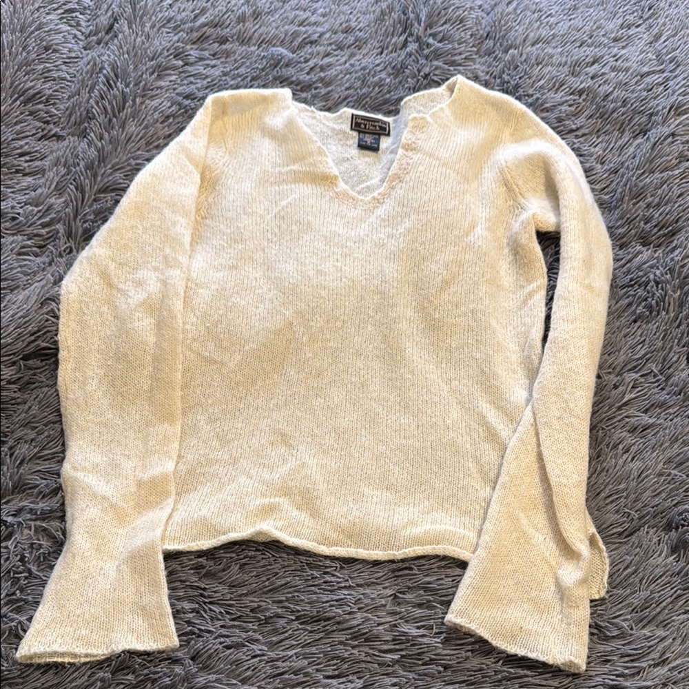 Abercrombie & Fitch “Vintage” 90s Cream V-Neck Sweater Size M